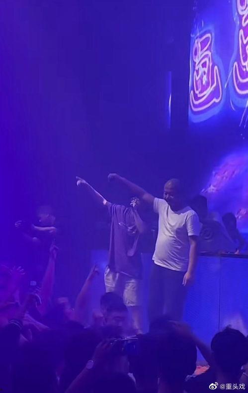 酒吧网红照片曝光,揭秘夜店时尚潮流新风向